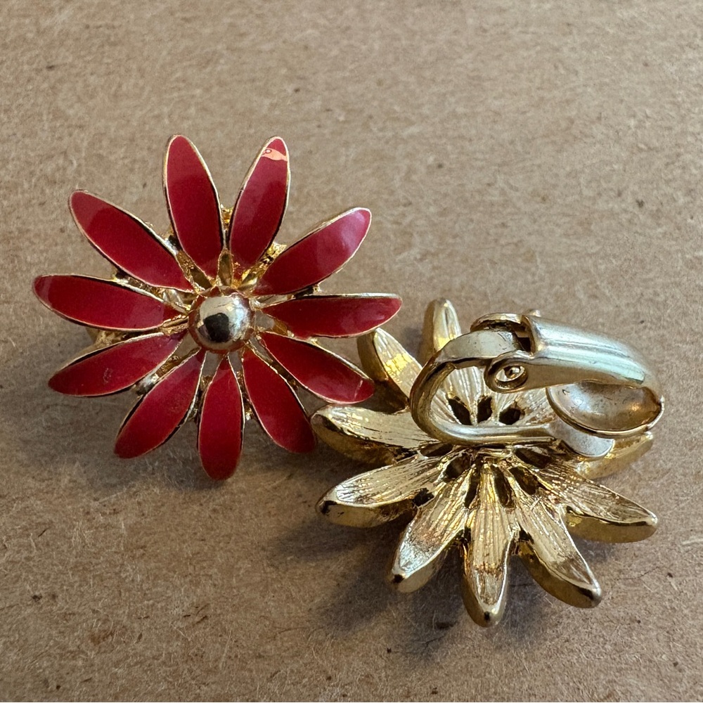 Vintage Red Flower Enamel & Gold Tone Clip-On Earrings – Like New!